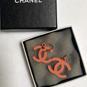 Vintage CHANEL CC logo metal and resin earrings in peach / coral color